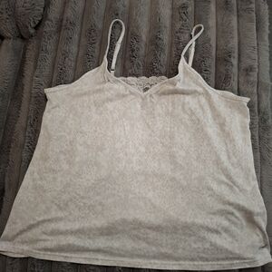 Tahari Cream Camisole with Lace Detail Comes with robe. Missing tie string.